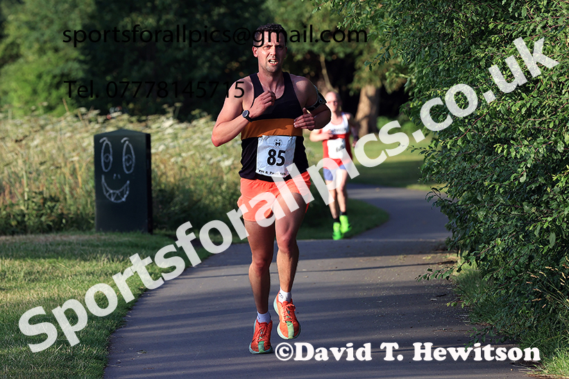 The 2025 Tynedale Pie n Peas 10k Road Race, Ovington to Low Prudhoe, Northumberland. Photo: David T. Hewitson/Sports for All Pics